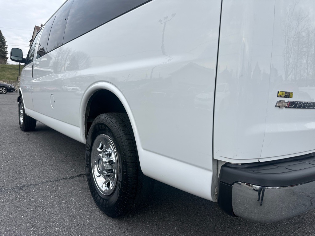2017 Chevrolet Express Image 11