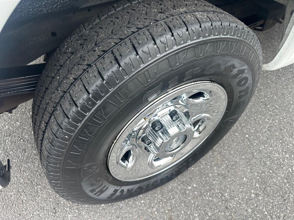 2017 Chevrolet Express Image 13