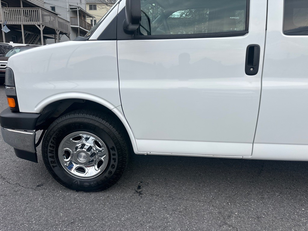 2017 Chevrolet Express Image 18