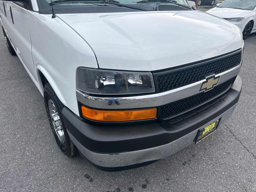 2017 Chevrolet Express Image 20