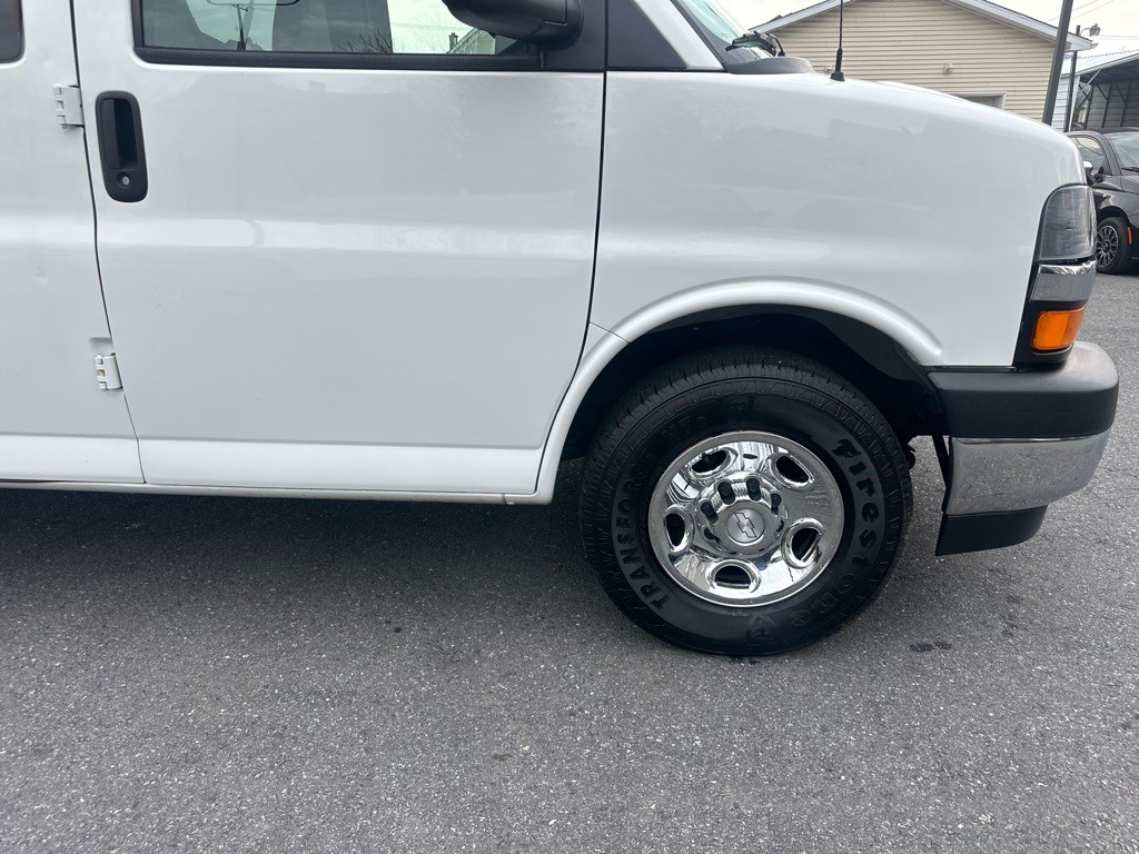 2017 Chevrolet Express Image 21