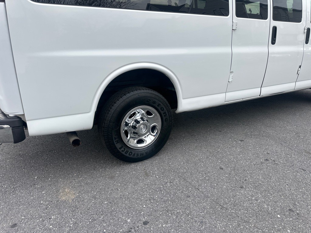 2017 Chevrolet Express Image 22