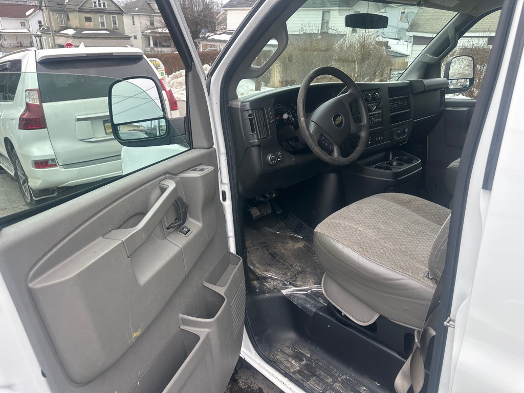 2017 Chevrolet Express Image 23