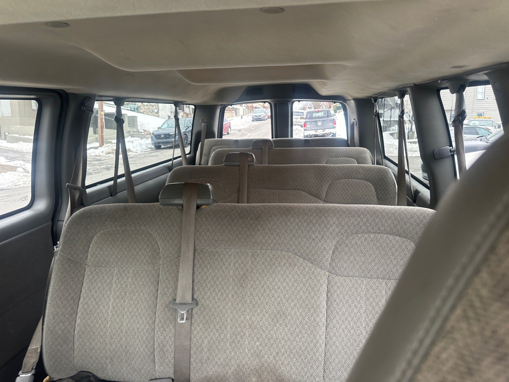 2017 Chevrolet Express Image 24