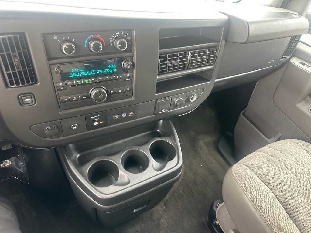 2017 Chevrolet Express Image 28