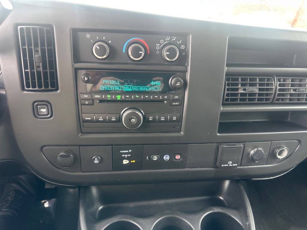 2017 Chevrolet Express Image 33