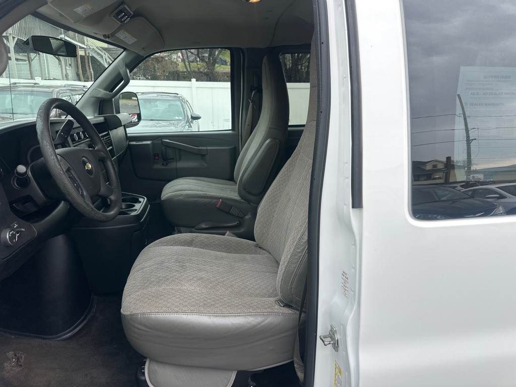 2017 Chevrolet Express Image 35