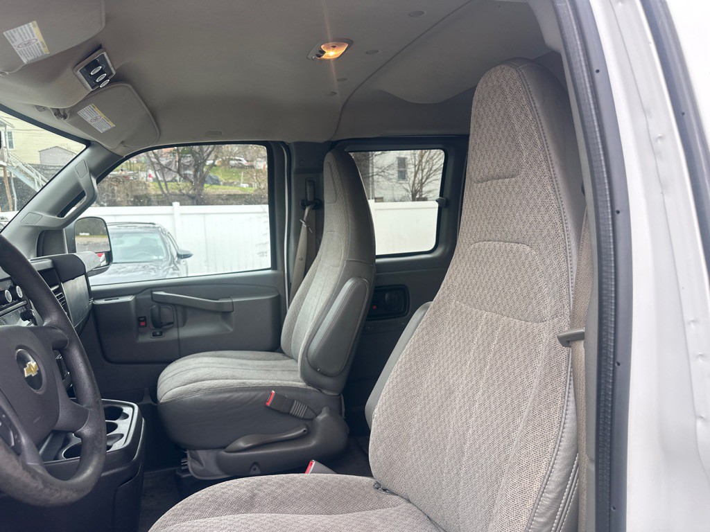 2017 Chevrolet Express Image 36