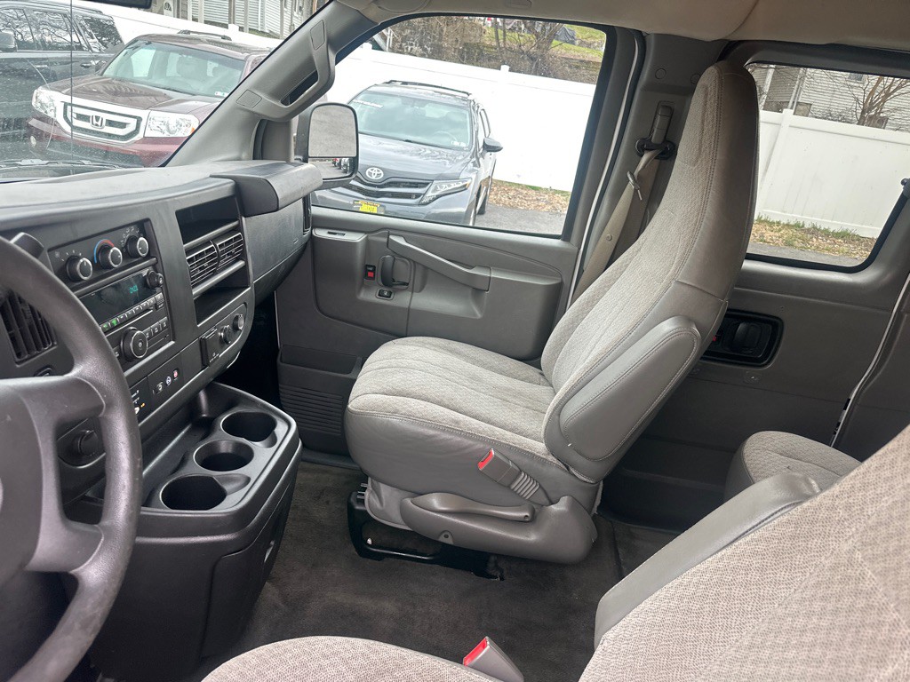 2017 Chevrolet Express Image 38