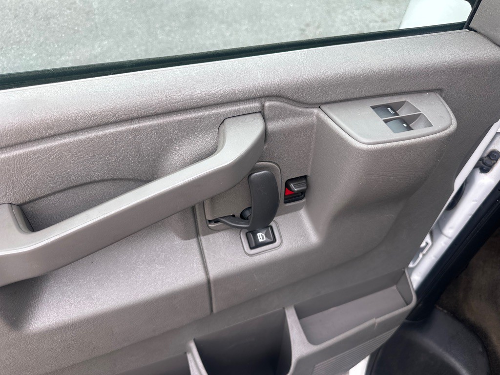 2017 Chevrolet Express Image 39