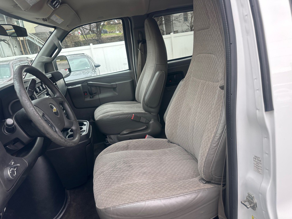2017 Chevrolet Express Image 43