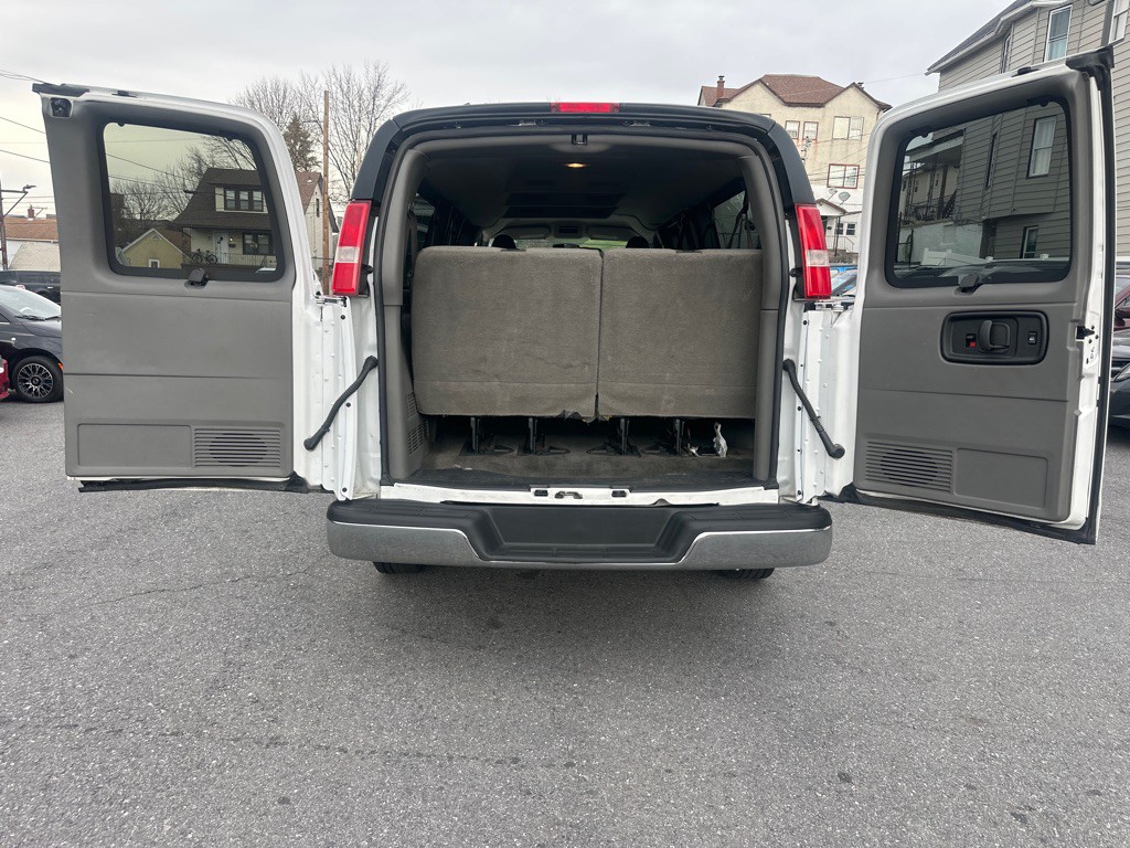 2017 Chevrolet Express Image 44