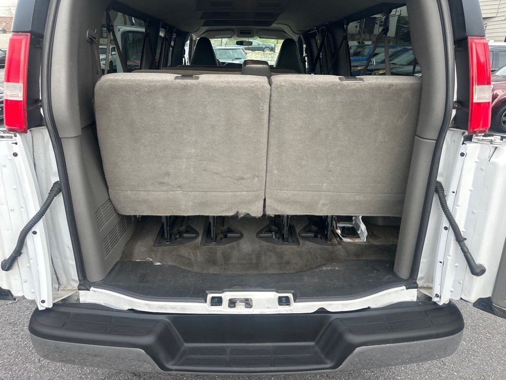 2017 Chevrolet Express Image 45