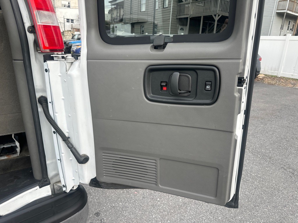 2017 Chevrolet Express Image 47