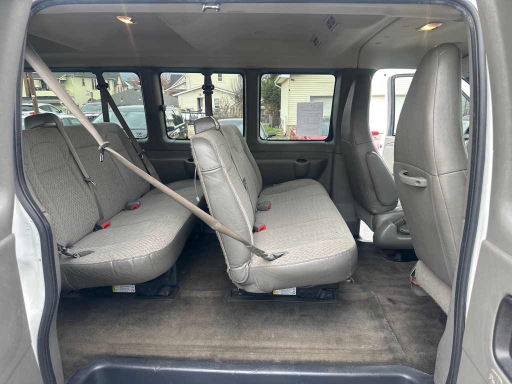 2017 Chevrolet Express Image 48