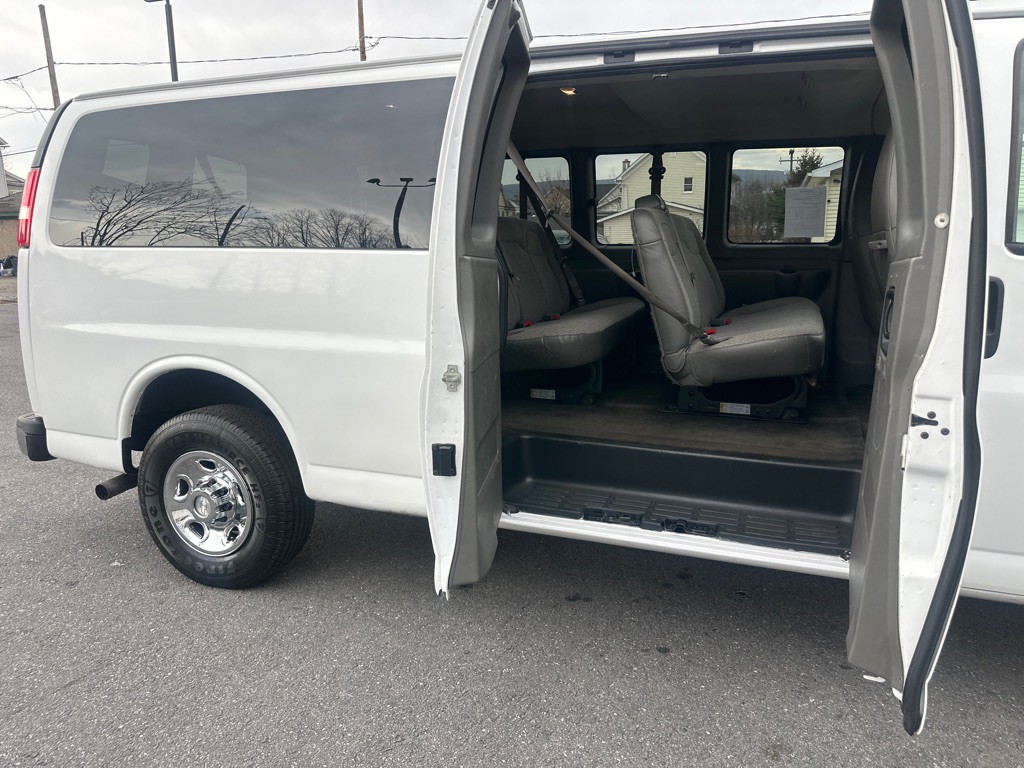 2017 Chevrolet Express Image 52