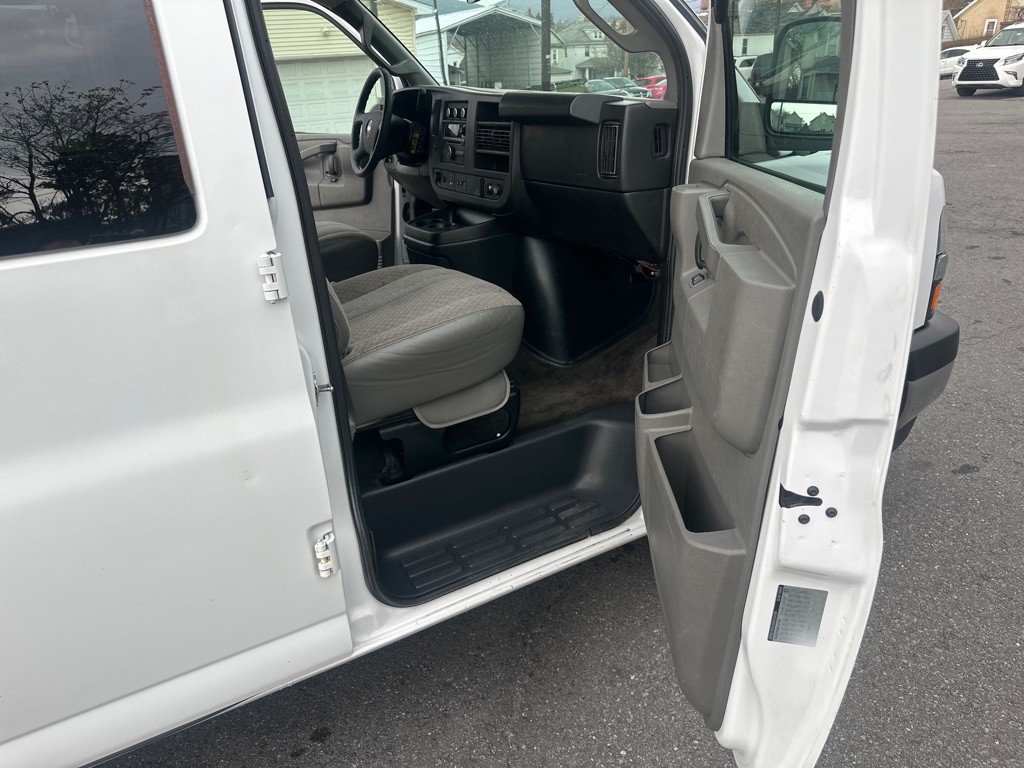 2017 Chevrolet Express Image 53