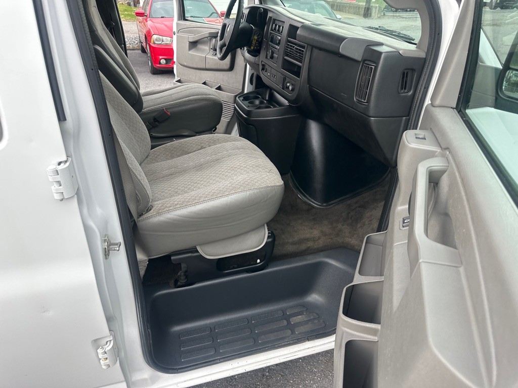2017 Chevrolet Express Image 54