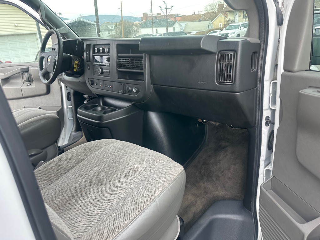 2017 Chevrolet Express Image 57