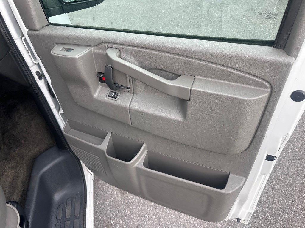 2017 Chevrolet Express Image 58