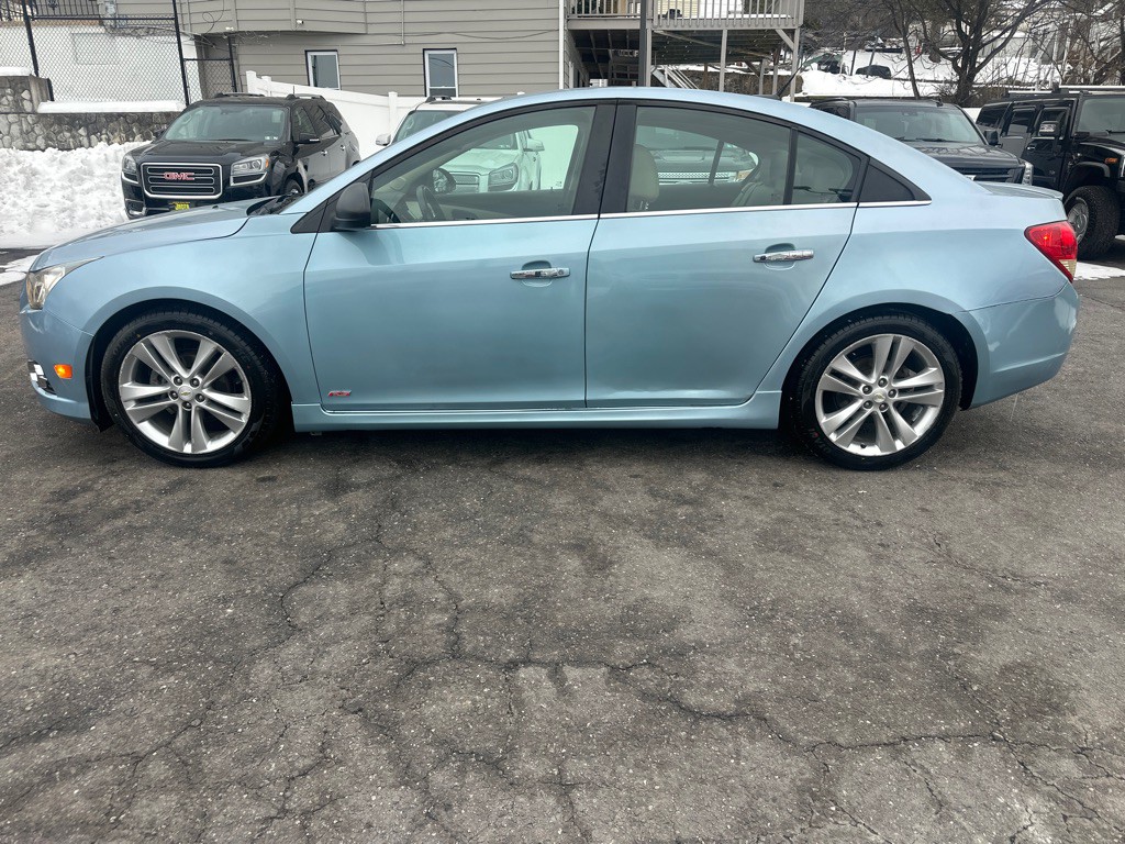 2011 Chevrolet Cruze Image 2