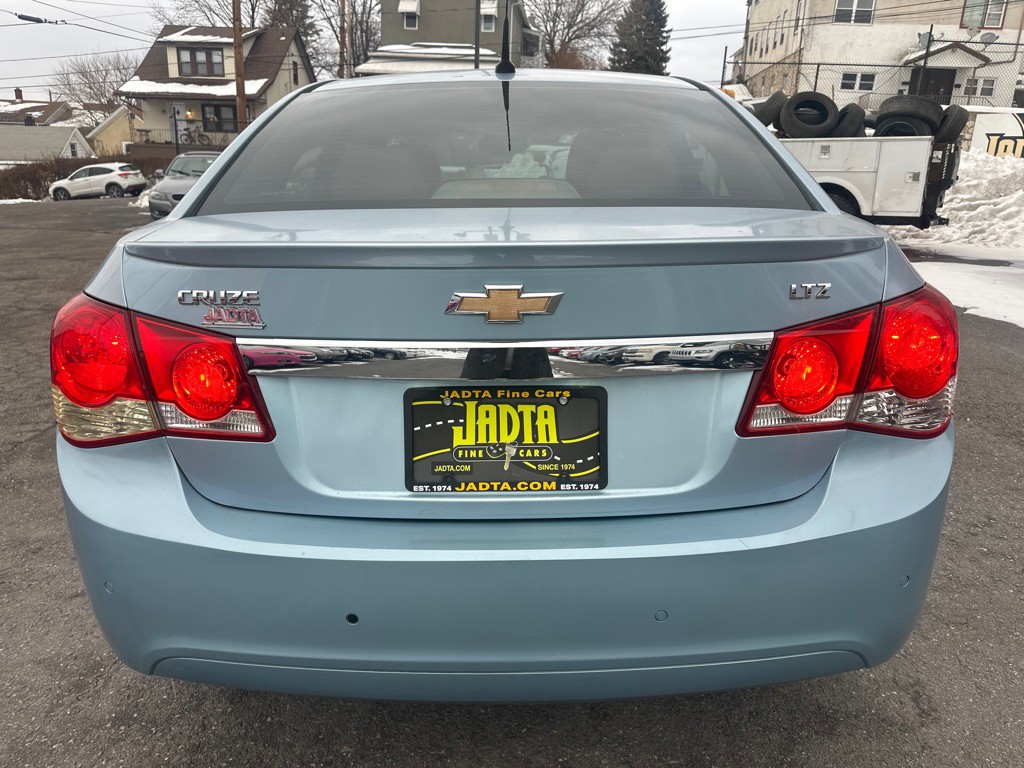 2011 Chevrolet Cruze Image 3