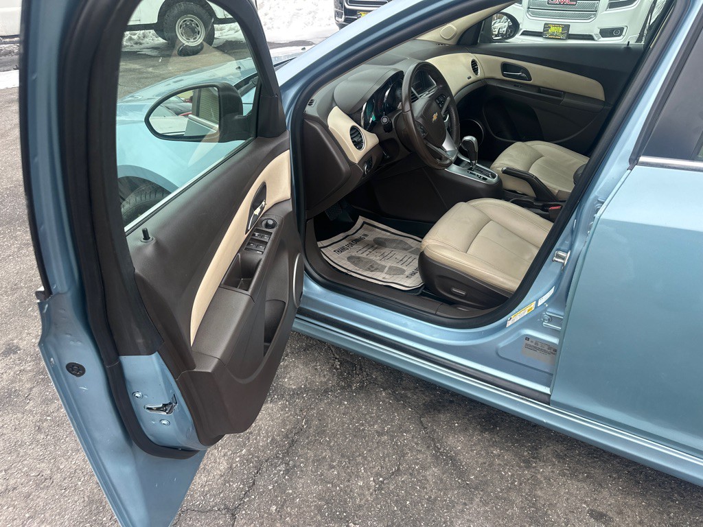 2011 Chevrolet Cruze Image 12