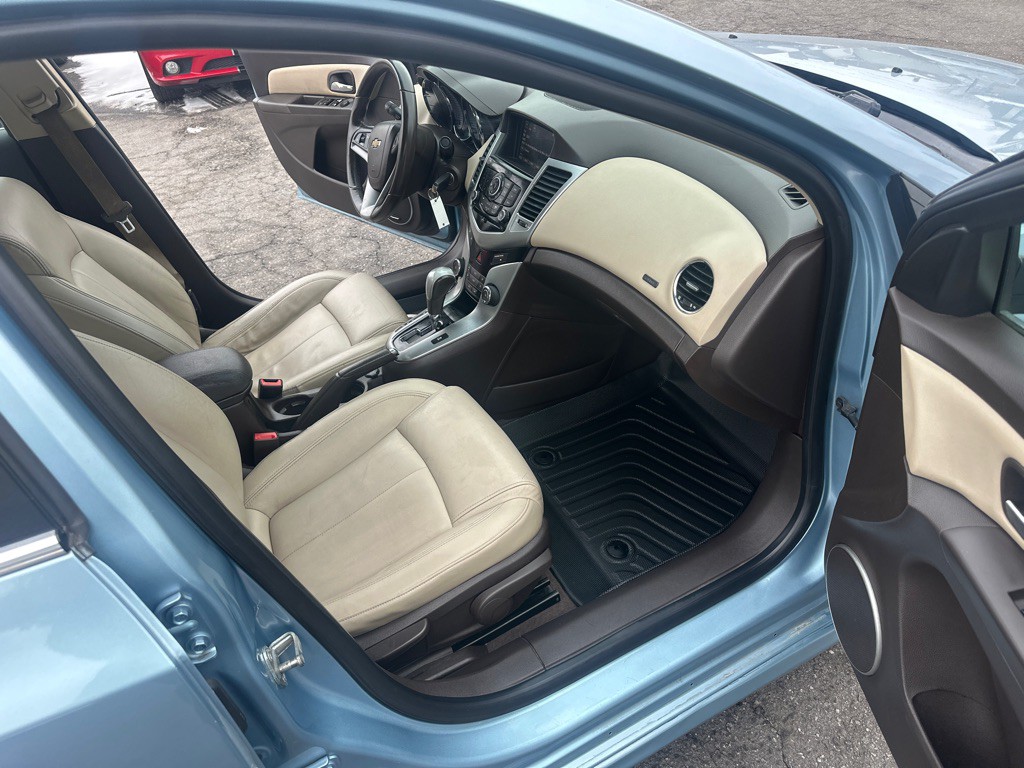 2011 Chevrolet Cruze Image 24