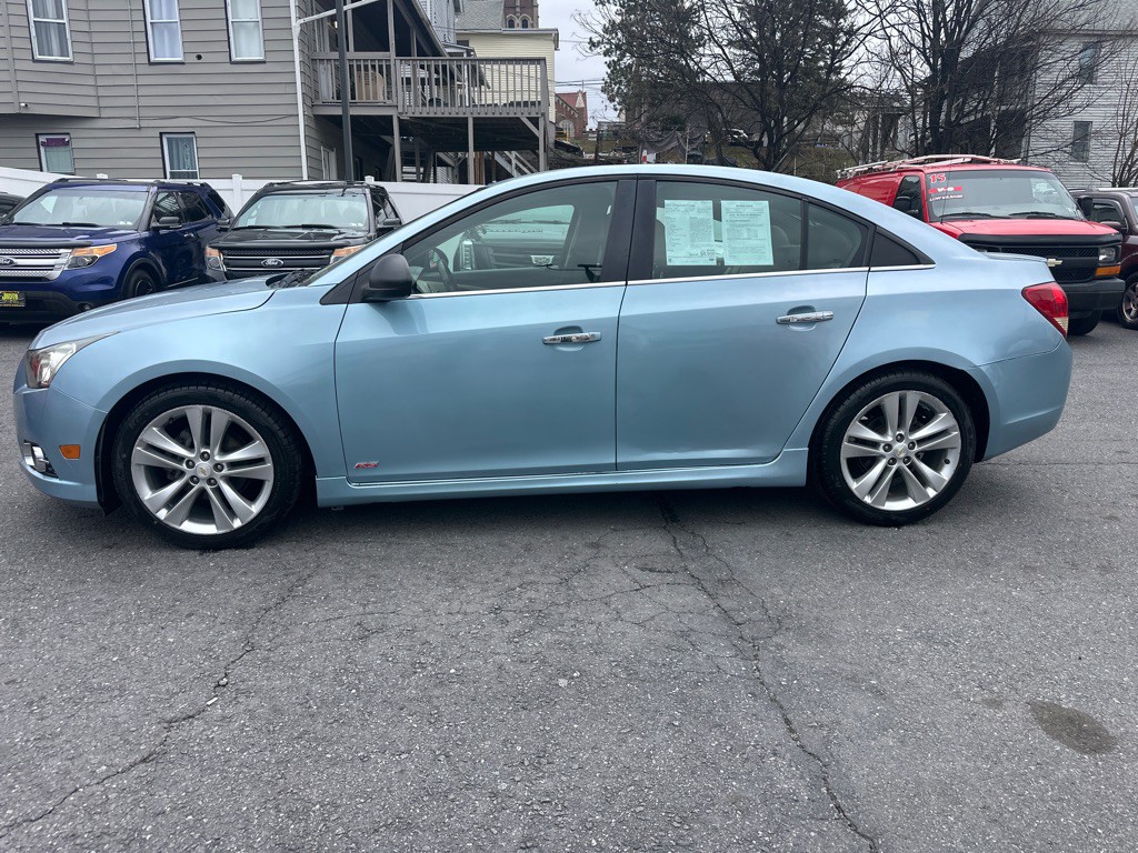 2011 Chevrolet Cruze Image 2