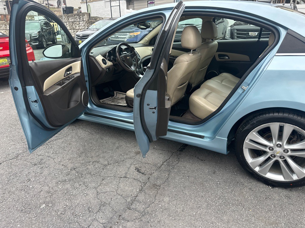 2011 Chevrolet Cruze Image 10