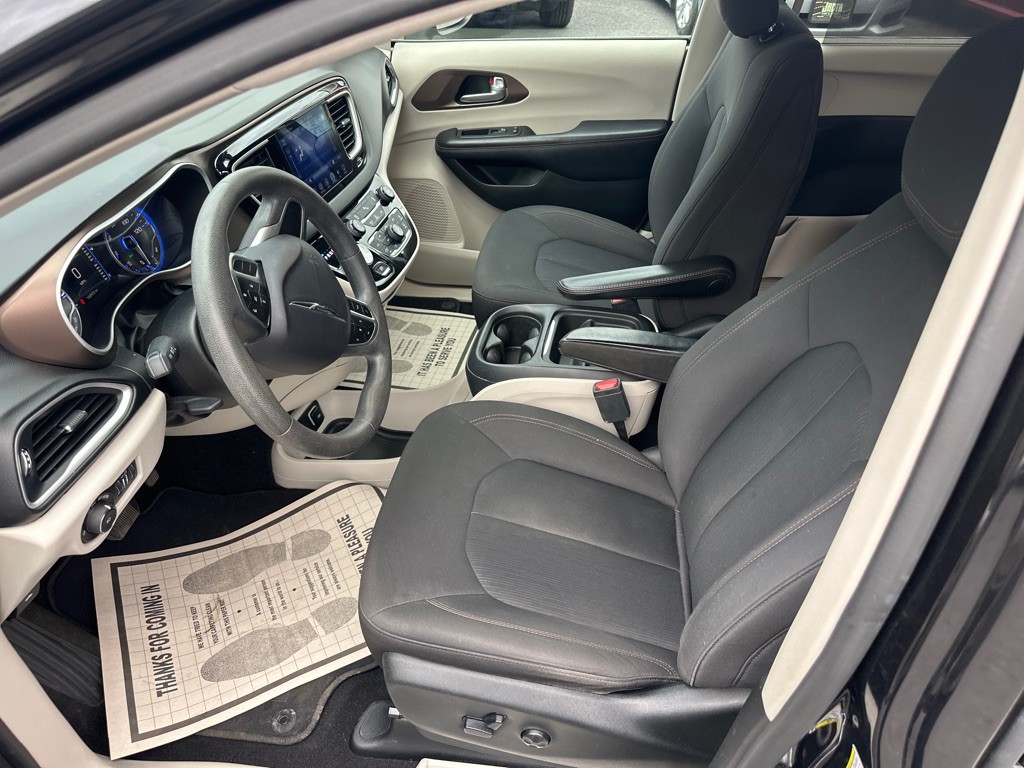 2017 Chrysler Pacifica Image 19