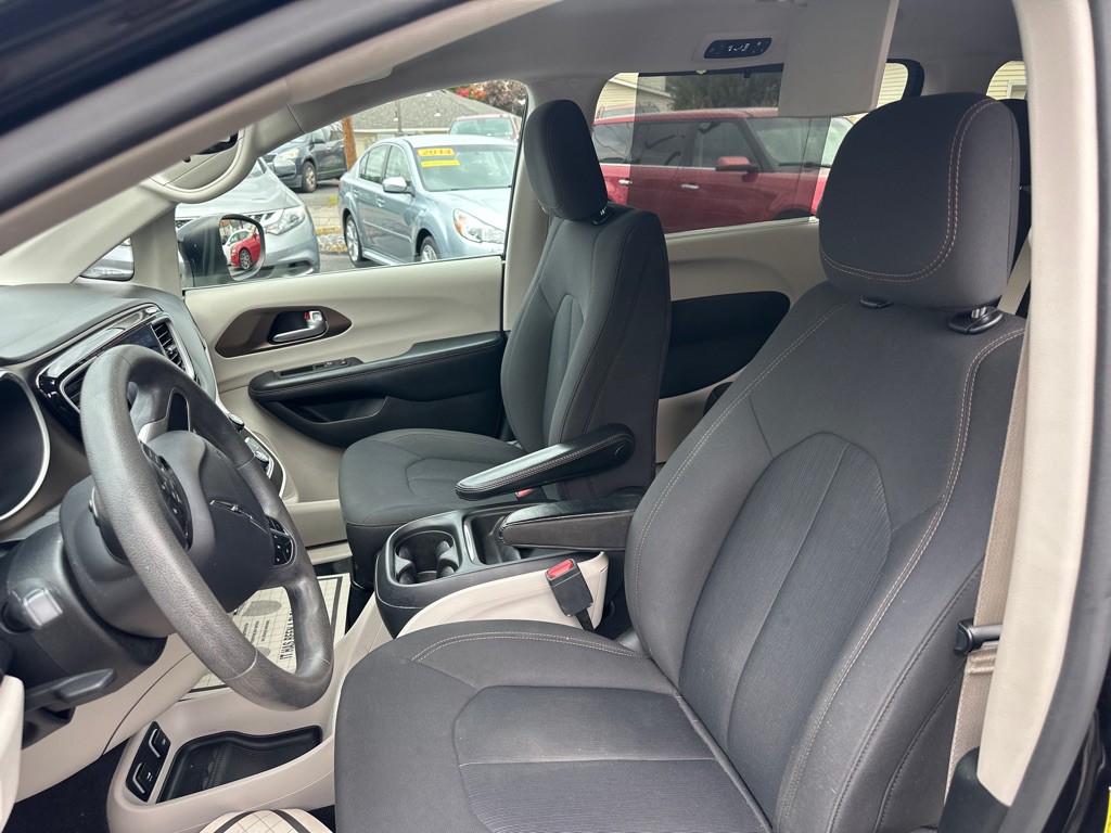 2017 Chrysler Pacifica Image 20