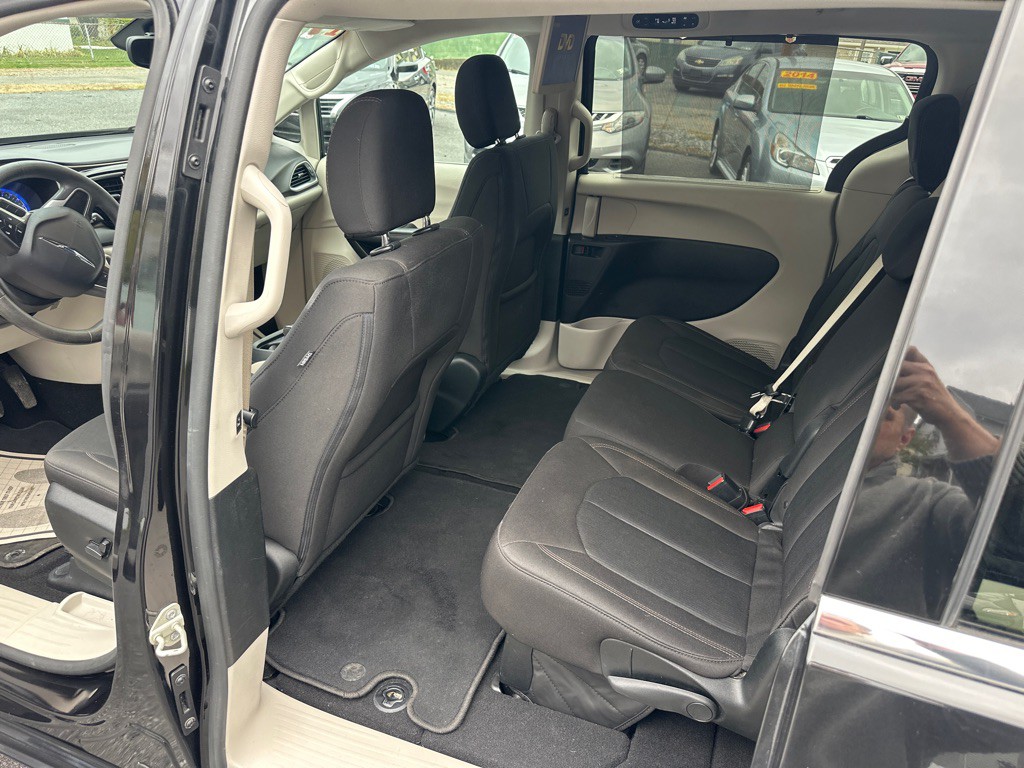 2017 Chrysler Pacifica Image 22