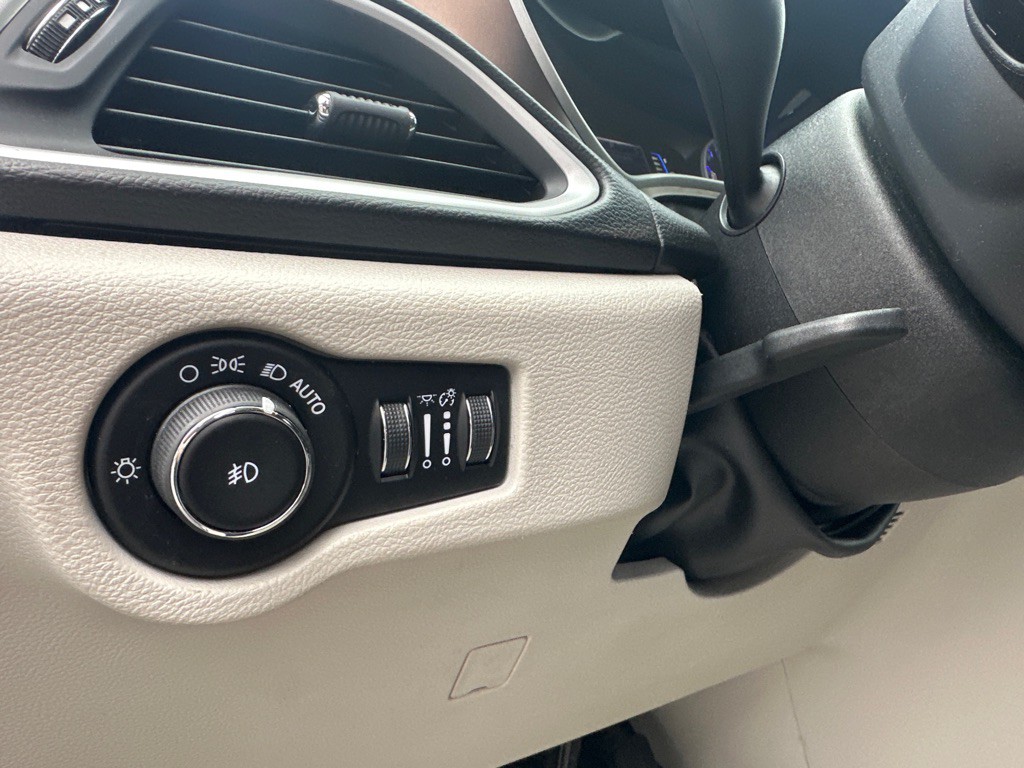 2017 Chrysler Pacifica Image 25