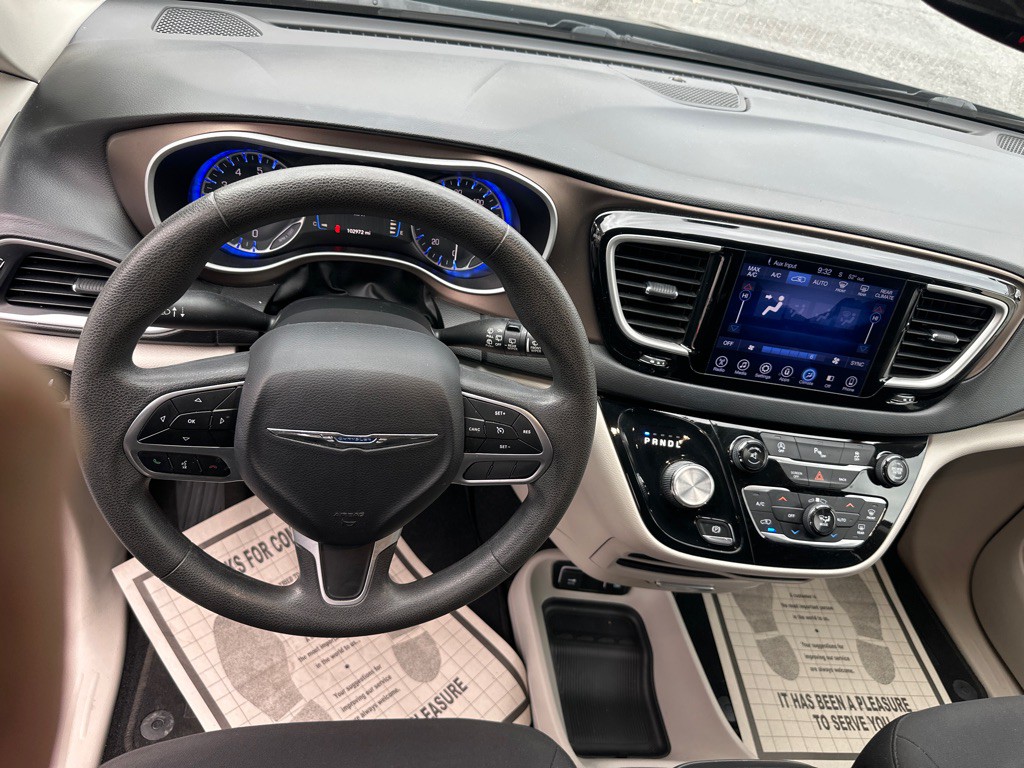 2017 Chrysler Pacifica Image 26