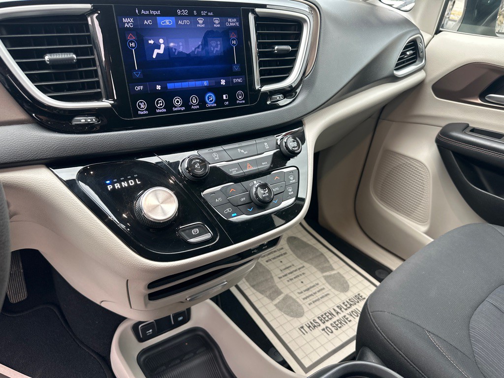 2017 Chrysler Pacifica Image 27