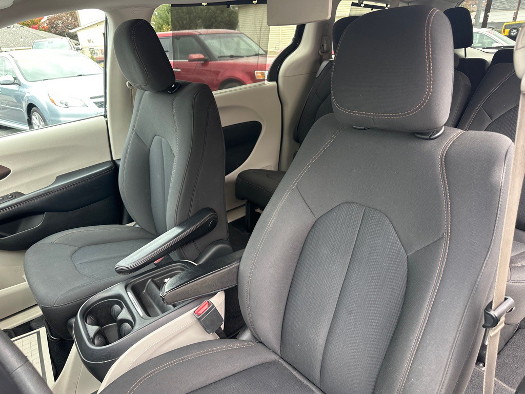 2017 Chrysler Pacifica Image 28