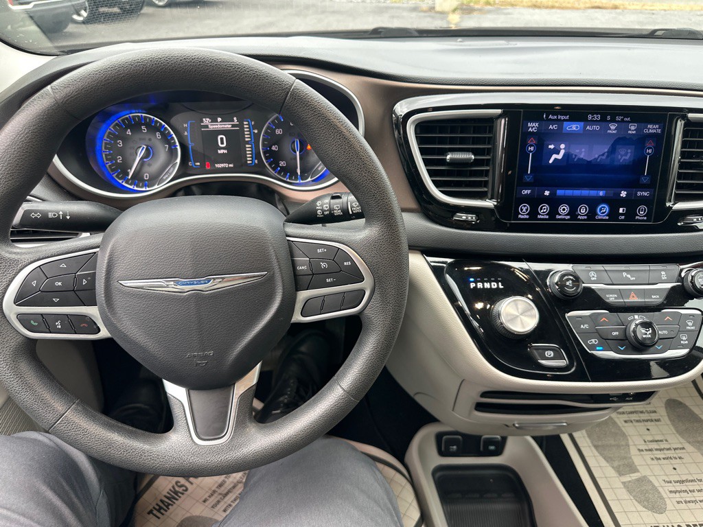 2017 Chrysler Pacifica Image 33