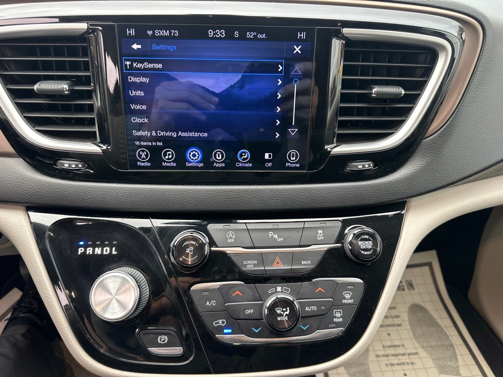 2017 Chrysler Pacifica Image 37