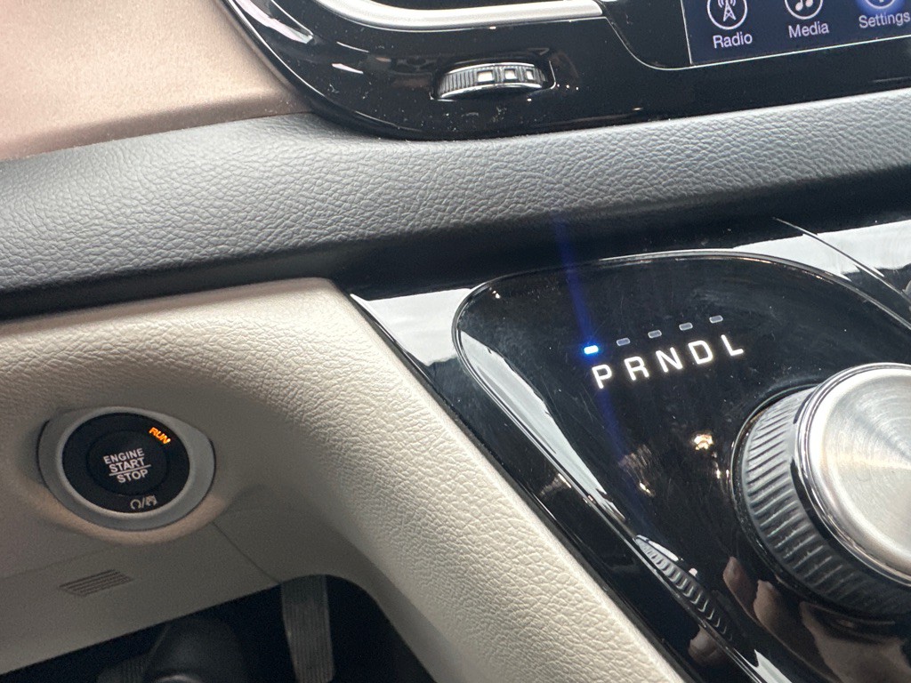 2017 Chrysler Pacifica Image 38