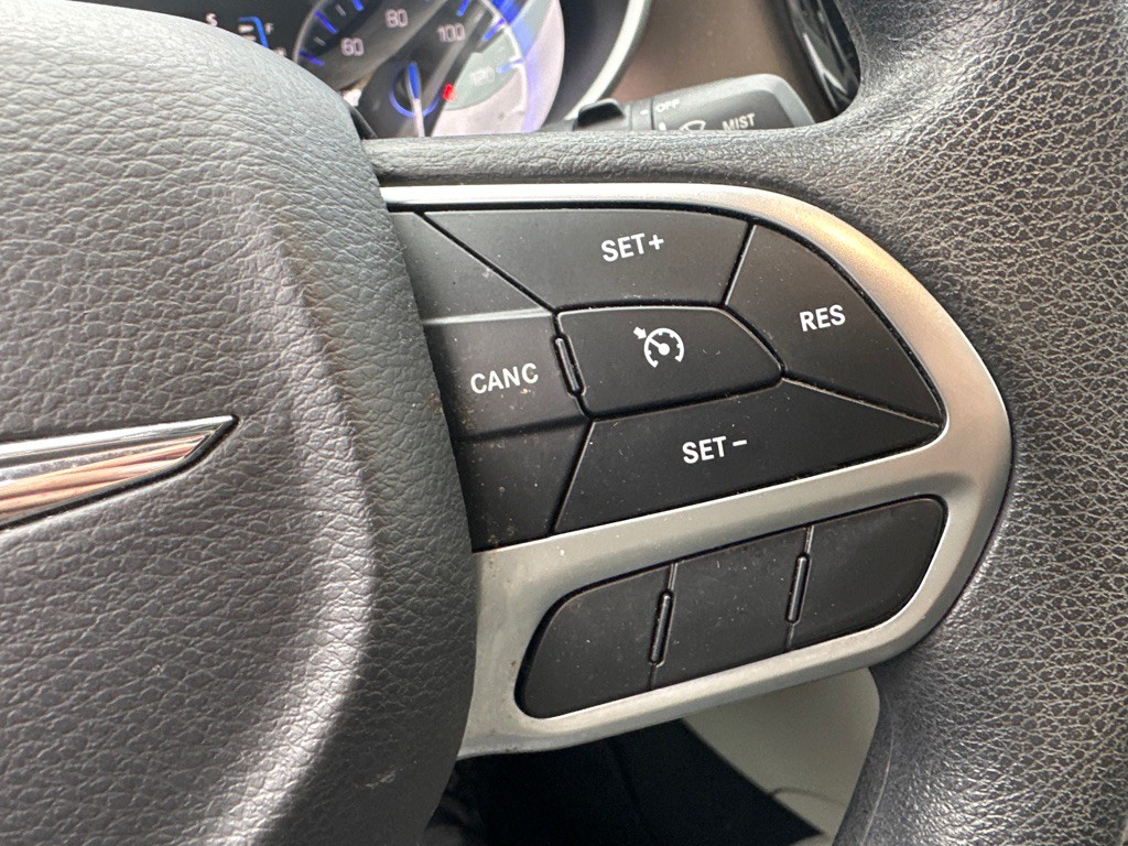 2017 Chrysler Pacifica Image 42