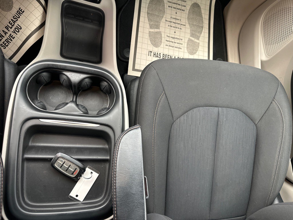 2017 Chrysler Pacifica Image 44