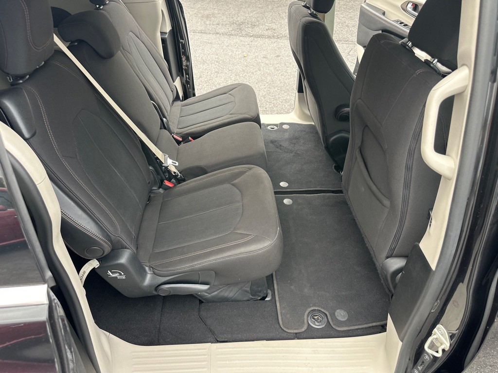 2017 Chrysler Pacifica Image 52