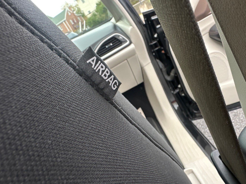 2017 Chrysler Pacifica Image 56