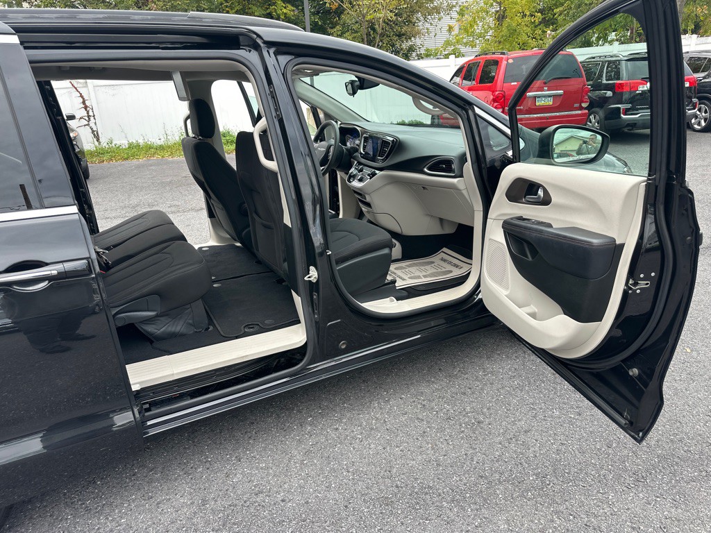 2017 Chrysler Pacifica Image 57