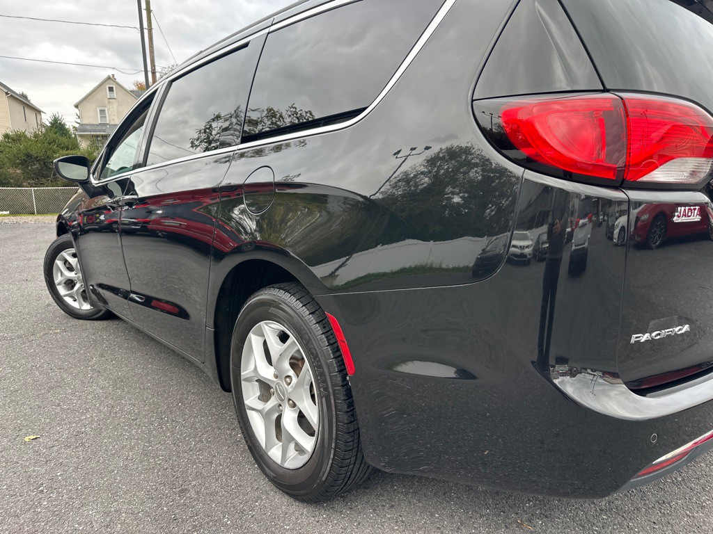 2017 Chrysler Pacifica Image 67
