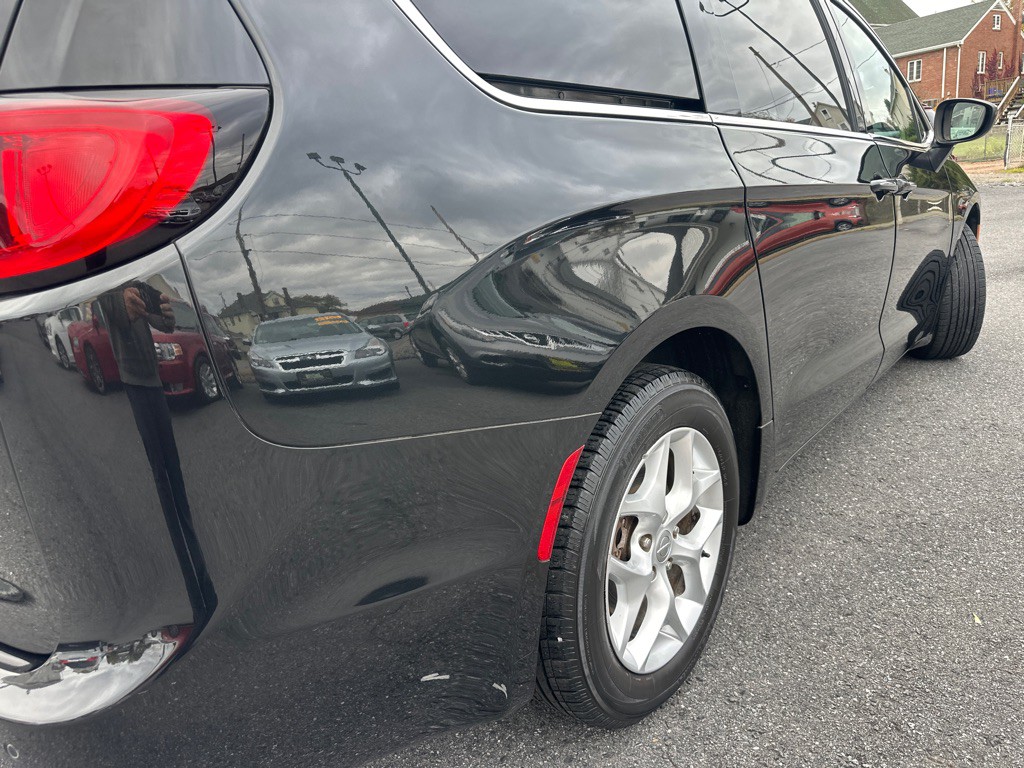 2017 Chrysler Pacifica Image 68