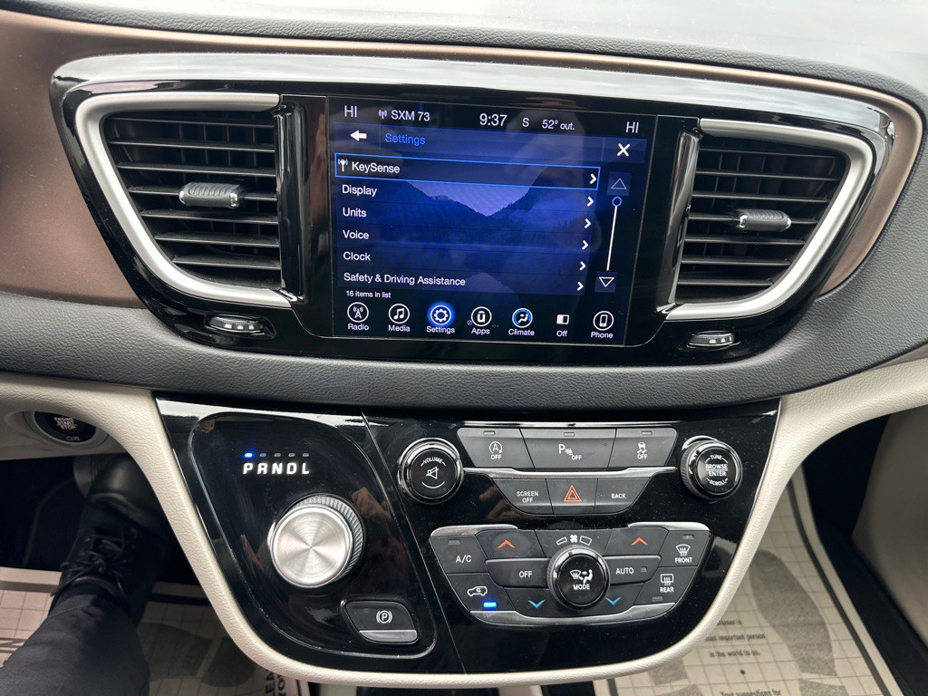 2017 Chrysler Pacifica Image 69