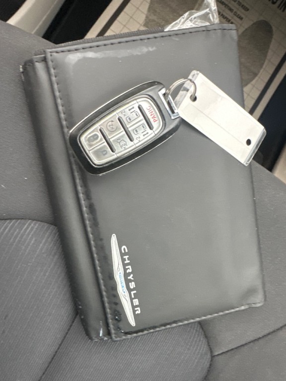 2017 Chrysler Pacifica Image 70