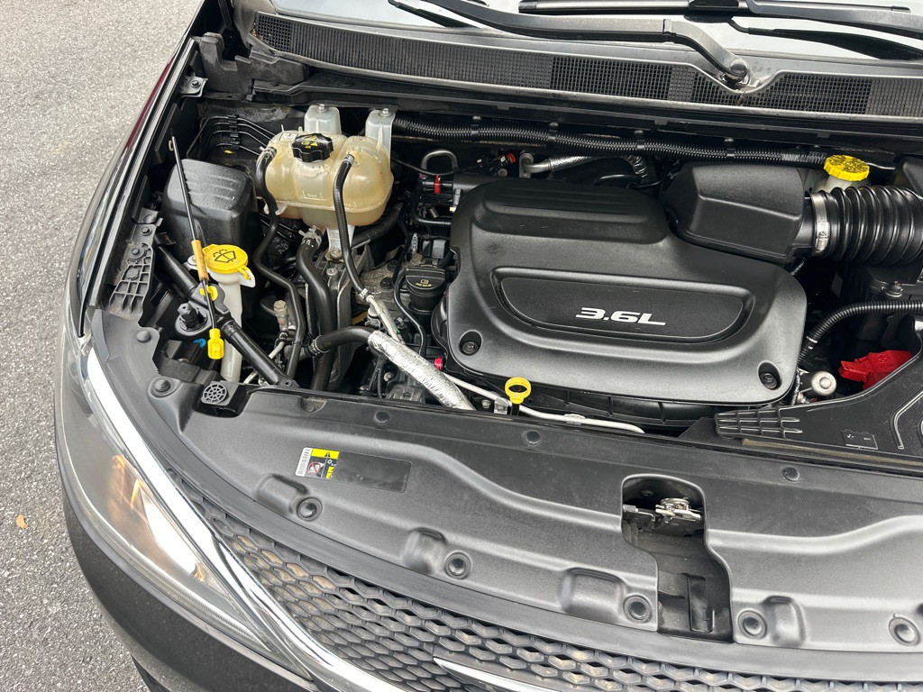 2017 Chrysler Pacifica Image 74